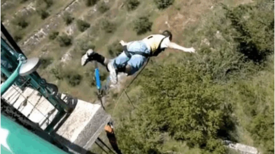 Os likes da morte: ‘Youtuber’ morre ao pular de paraquedas