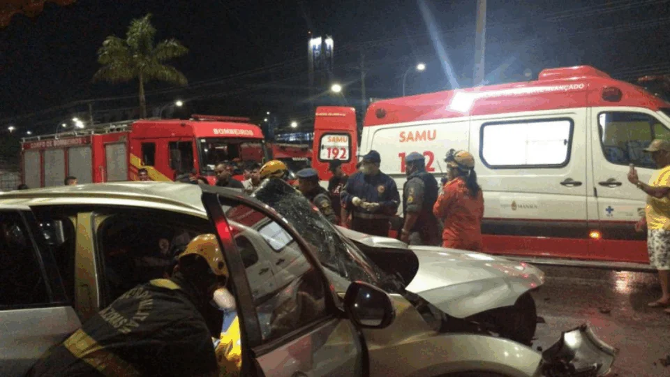 Acidente de transito deixa três vitimas feridas na Torquato tapajós