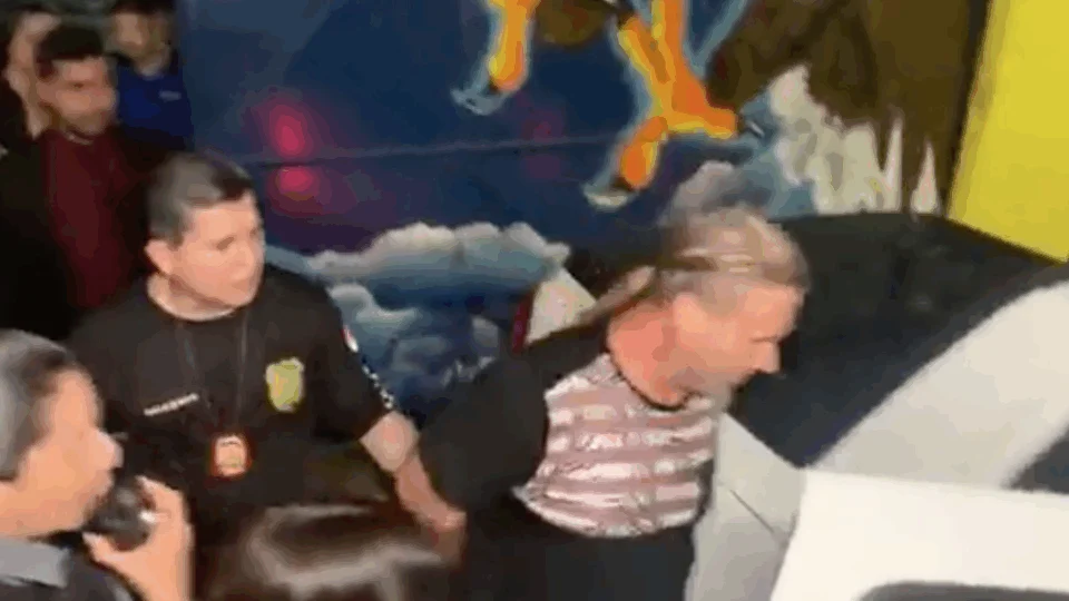 Com medo de ser linchado, empresário que bateu na mulher chama delegada