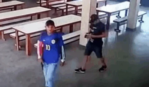 Dupla invade escola e assalta estudantes no Alfredo Nascimento