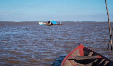 Barco com 4 pessoas naufraga no Rio Amazonas, 1 está desaparecido