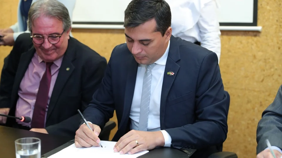 Amazonas fecha parceria com chineses para promover turismo