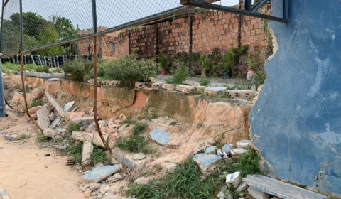 Moradores do Monte Sião II cobram manutenção da quadra de esportes do bairro