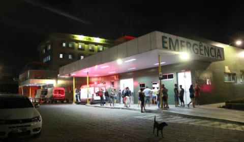 Após discussão, homem esfaqueia as costas do próprio irmão, no bairro Jorge Teixeira