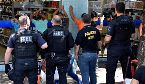 Polícia faz operação para combater venda de celulares roubados em Manaus