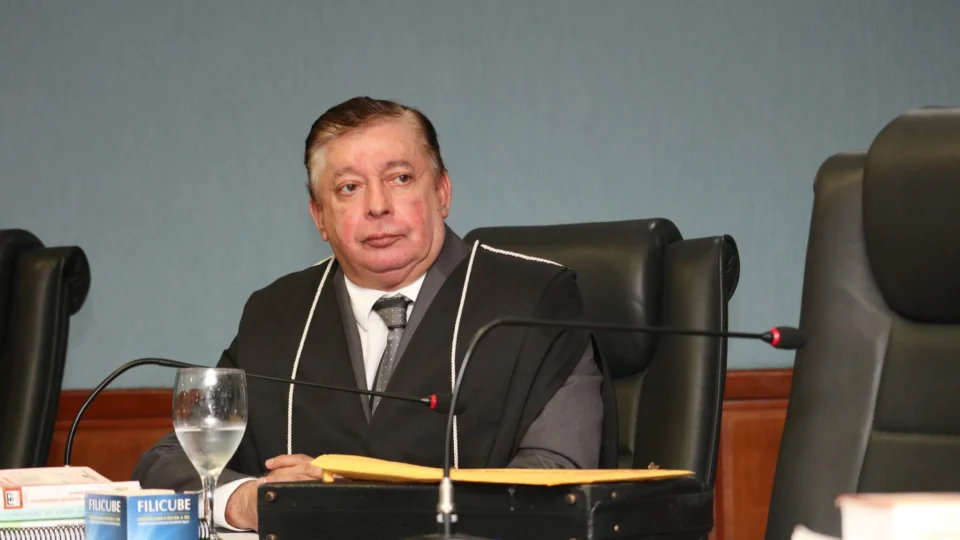 Tribunal de Contas garante pagamentos de professores da UEA