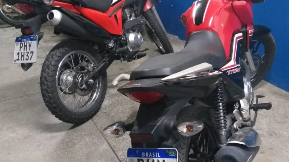 Desmanche de veículos é encontrado na zona leste, quatro são detidos