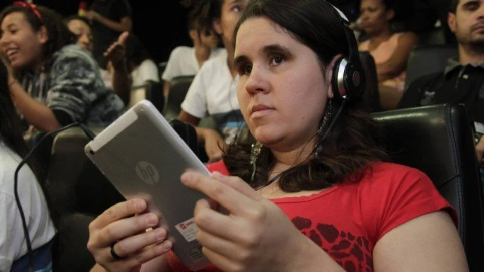 Cinemas têm até janeiro para garantir acessibilidade a cegos e surdos