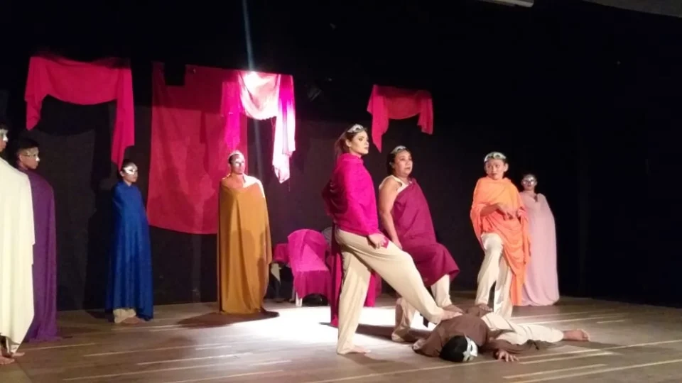 Grupo Experimental de Teatro encena “Nós, Medeia”, no Teatro da Instalação