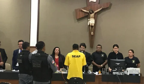 Homem que matou a própria esposa com 18 facadas é condenado a 22 anos de prisão, em Itacoatiara