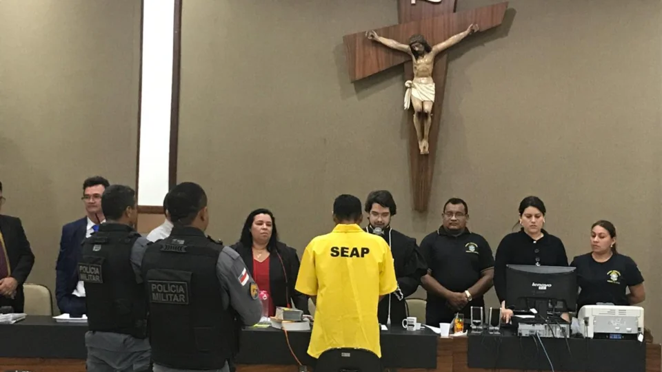 Homem que matou a própria esposa com 18 facadas é condenado a 22 anos de prisão, em Itacoatiara