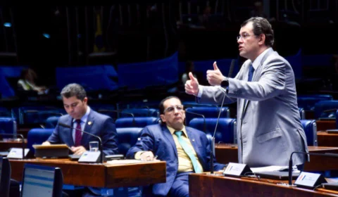 Bolsonaro inaugura projeto de energia solar idealizado por Eduardo no Minas e Energia