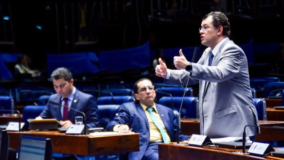 Bolsonaro inaugura projeto de energia solar idealizado por Eduardo no Minas e Energia