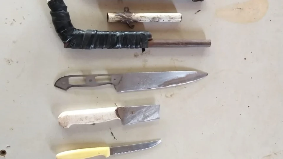 Polícia Militar de Maués apreende armas durante Operação Cerol