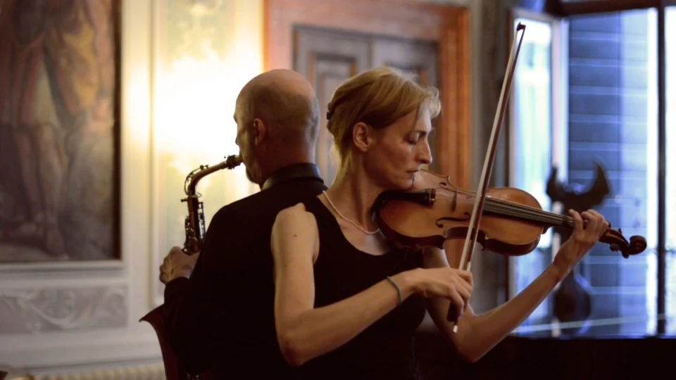 Violinista italiana apresenta concerto com temática sobre preservação da Amazônia