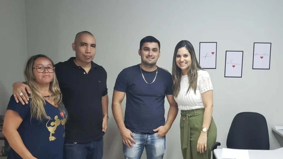 Família inclui ‘segundo pai’ em registro de menina em Manaus