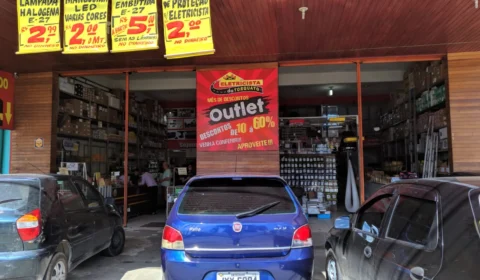 Bandido invade loja de produtos elétricos e funcionários são ameaçados