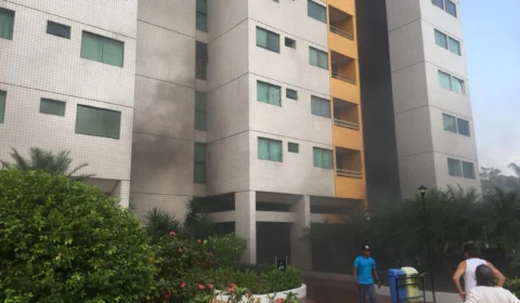 Princípio de incêndio em prédio causa pânico na Ponta Negra