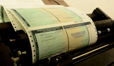 Posto do Detran-AM em shopping é transformado em central de entrega do licenciamento de veículo