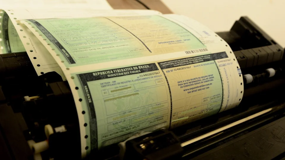 Posto do Detran-AM em shopping é transformado em central de entrega do licenciamento de veículo