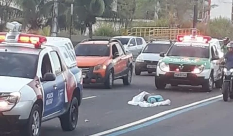 Mulher morre ao ser atropelada na avenida Torquato Tapajós
