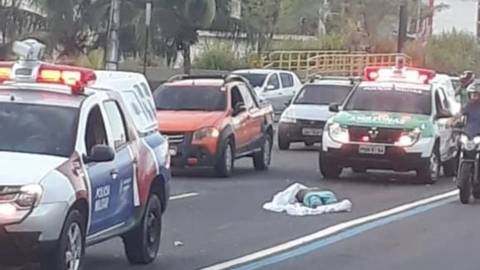 Mulher morre ao ser atropelada na avenida Torquato Tapajós