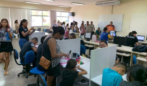 Trabalhadores da construção civil recebem atividades no Dia Nacional da Construção Social