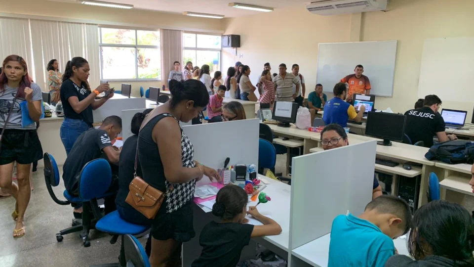 Trabalhadores da construção civil recebem atividades no Dia Nacional da Construção Social