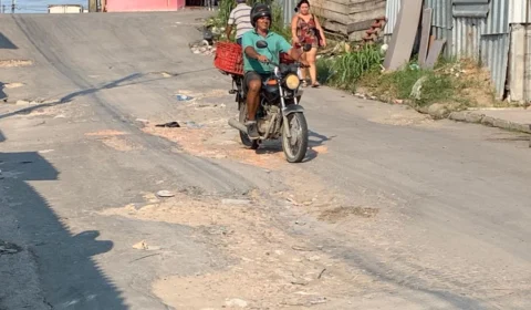 Por causa de buracos, ônibus deixa de circular em ruas do Santa Etelvina