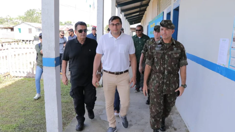 Em visita a pelotão de fronteira, Wilson Lima exalta papel do Exército no combate ao tráfico e crimes ambientais