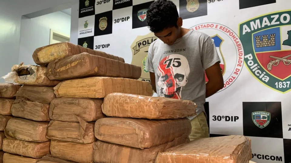 Polícia apreende droga avaliada em R$ 100 mil e prende suspeito de armazenar a maconha