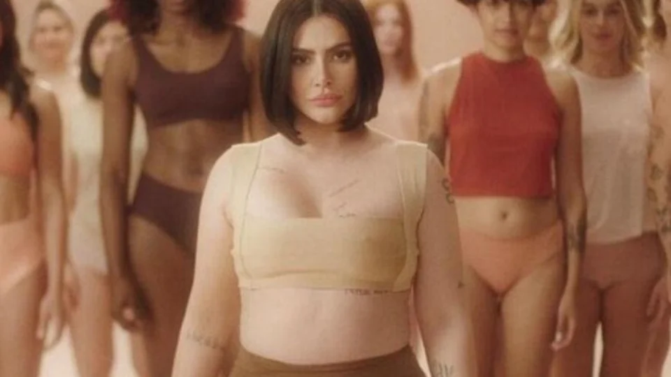 ‘O estado do meu corpo interfere na sua vida?’, rebate Cleo Pires ao ser chamada de gorda