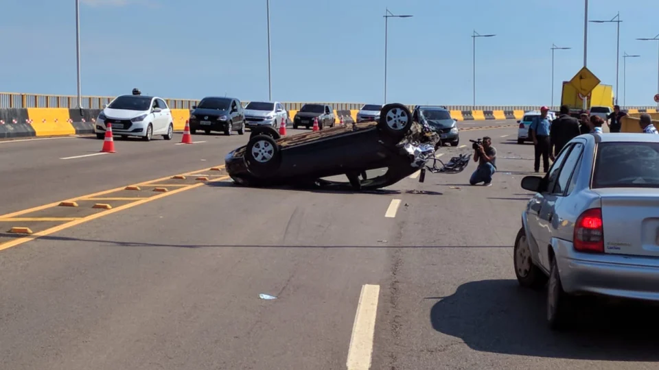 Grave acidente deixa feridos na Ponte Rio Negro