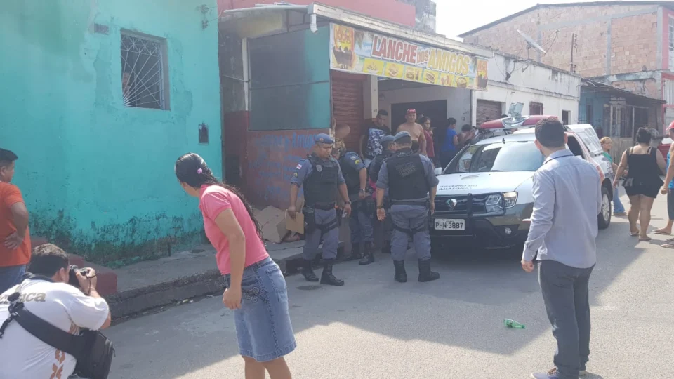 Homem é perseguido em via pública e assassinado com 2 tiros no Japiim 1