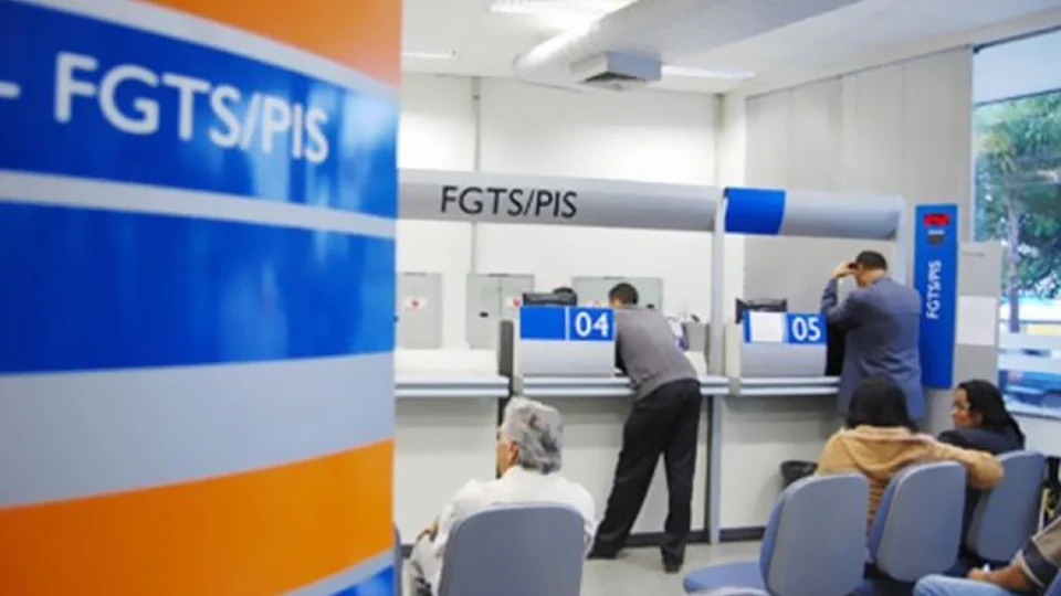 Pagamento do PIS/Pasep começou na Caixa e no BB