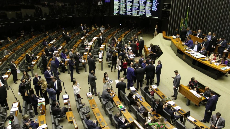 Câmara rejeita todos destaques e aprova reforma da Previdência