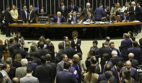 Câmara aprova texto-base da reforma da Previdência por 370 votos a 124