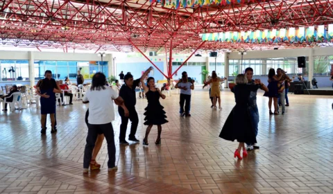 Exposição, show de calouros e encontro de corais no aniversário do Centro de Convivência do Idoso