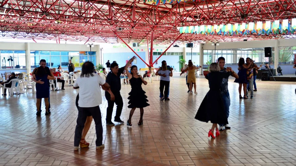 Exposição, show de calouros e encontro de corais no aniversário do Centro de Convivência do Idoso