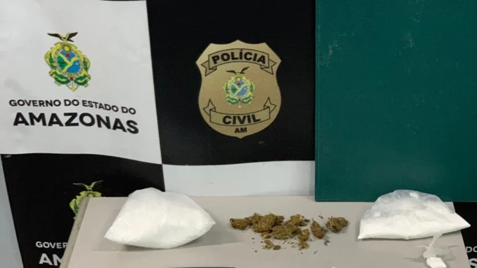 Detento do regime semiaberto é preso com trouxinhas e porções de drogas pela Polícia Civil