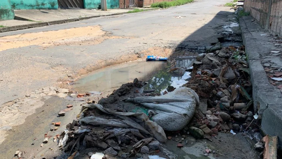 Moradores reclamam dos buracos em ruas “esquecidas” do bairro Coroado 3