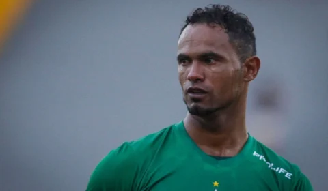 Goleiro Bruno encaminha acerto com time da 3ª divisão de MG