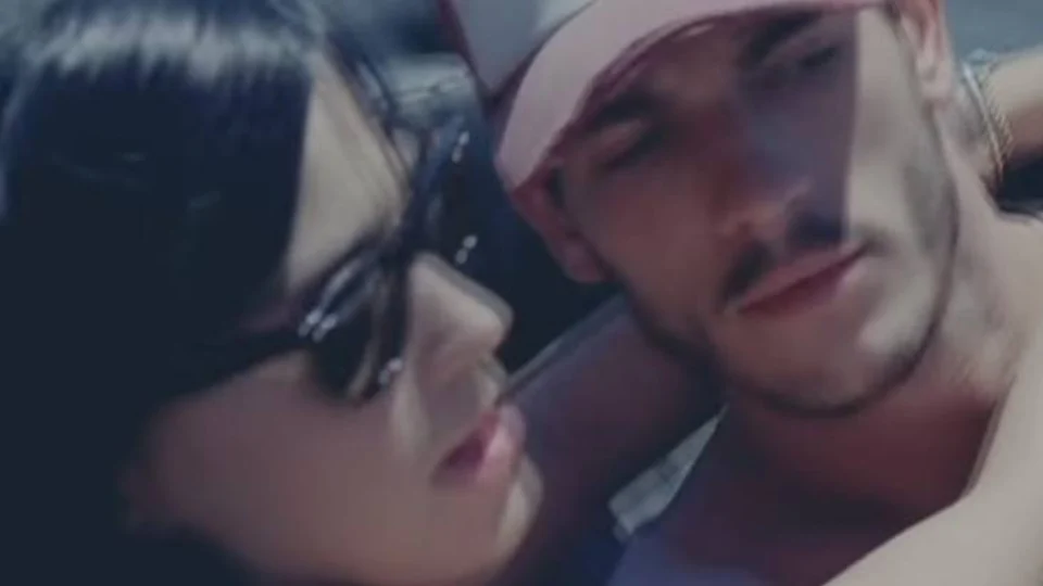 Katy Perry é acusada de assédio sexual por ator de “Teenage Dream”, Josh Kloss