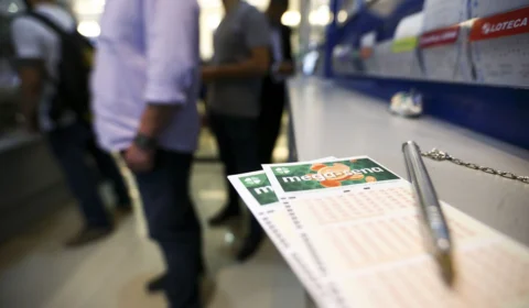 Segundo sorteio da Mega-Sena dos pais pode pagar R$ 2 milhões hoje