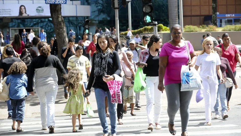 Estimativa da população do Brasil passa de 210 milhões, diz IBGE