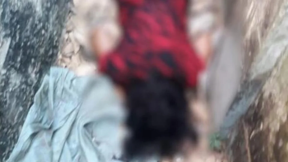 Mulher tem cabeça esmagada e corpo é encontrado em beco, com suspeita de estupro