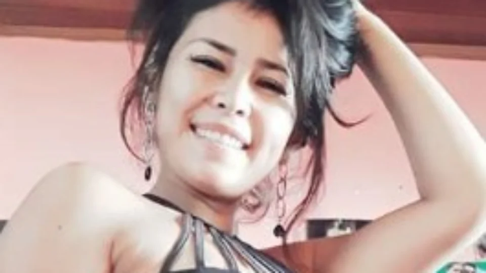 Você viu essa jovem? Ela está envolvida no roubo a um motorista de aplicativo no bairro Redenção