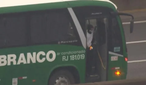 Homem mantém reféns em ônibus na Ponte Rio-Niterói