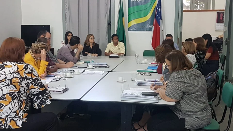 Aulas atrasadas: MPAM e Seduc definem medidas para garantir a  reposição