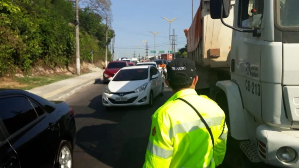 Por conta de obras, avenida Rodrigo Otávio tem congestionamento quilométrico nesta quinta